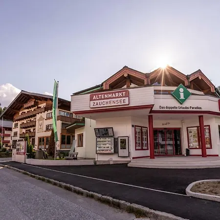 Powderia Family&freelance In The Centre Of Amadé